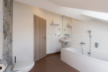 EA Hotel Victoria - rodinný pokoj SUPERIOR - koupelna