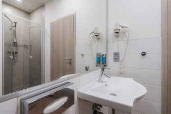 EA Hotel Victoria - dvoulůžkový pokoj STANDARD - koupelna